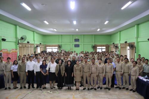 ⛩️ พช.ท่าตะเกียบ ร่วมต้อนรับผู้ว่าราชการจังหวัดฉะเชิงเทรา ลงพื้นที่มอบนโยบายการปฏิบัติแก่หัวหน้าส่วนราชการ ผู้บริหารองค์กรปกครองส่วนท้องถิ่น และกำนัน ผู้ใหญ่บ้าน ฯลฯ