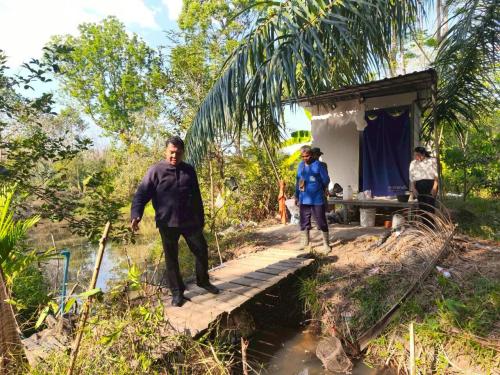 พช.ท่าตะเกียบ ลงพื้นที่ติดตามการดำเนินงาน “โคก หนอง นา” แปลงนายปี พร้อมเพรียง มุ่งสร้างต้นแบบเกษตรทฤษฎีใหม่ที่ยั่งยืน